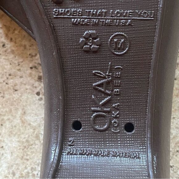 OKA-B Brown Wedge Sandals With Gold Tone Front Accents Size Medium - Picture 4 of 7